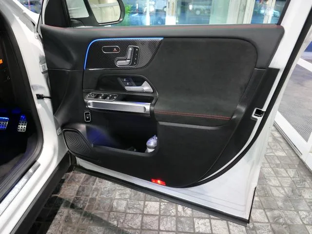 Mercedes-Benz GLB-Class GLB200D 4MATIC AMG LINE 2022 — миниатюра 5