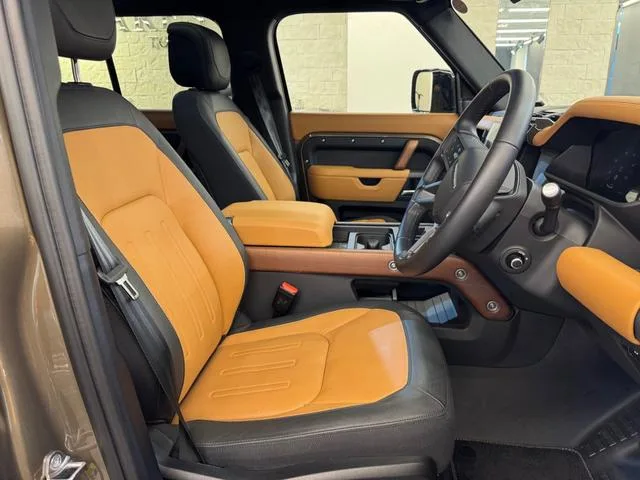 Land Rover Defender 110X D300 2024 — миниатюра 4