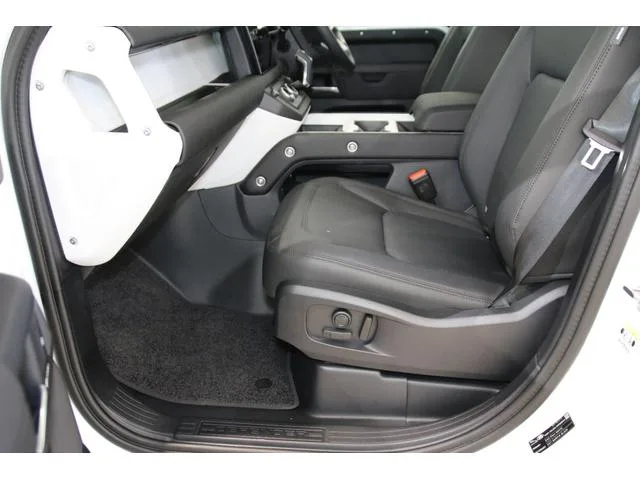 Land Rover Defender 110X-DYNAMIC SE P300 2024 — миниатюра 5