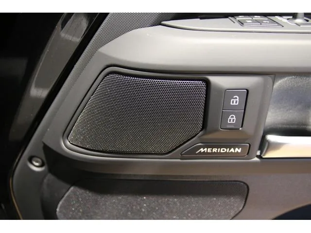 Land Rover Defender 130X-DYNAMIC SE D350 2025 — миниатюра 4