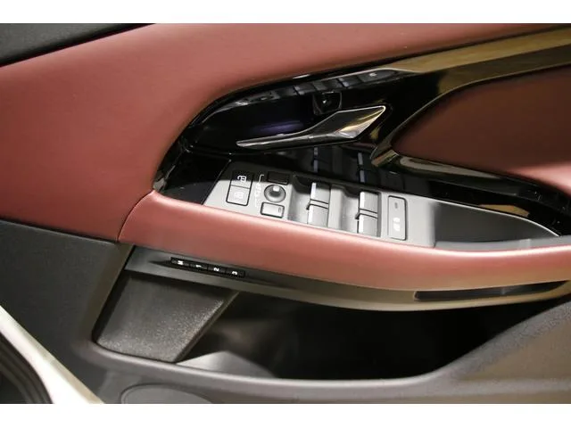 Land Rover Range Rover Evoque DYNAMIC HSE P300E 2024 — миниатюра 4