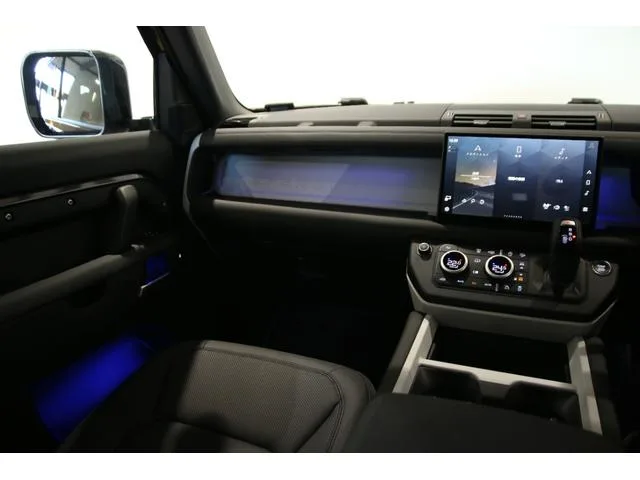 Land Rover Defender 130X-DYNAMIC SE D350 2025 — миниатюра 4
