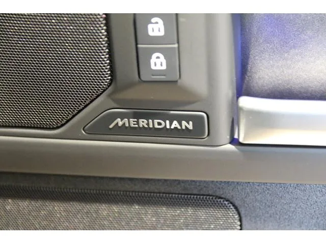 Land Rover Defender 130X-DYNAMIC SE D350 2025 — миниатюра 5