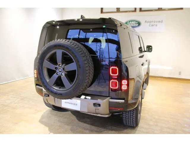Land Rover Defender 110X-DYNAMIC HSE D350 2024 — миниатюра 2
