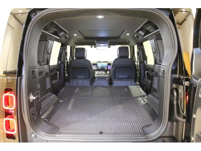 Land Rover Defender 110X-DYNAMIC HSE D350 2024 — миниатюра 3