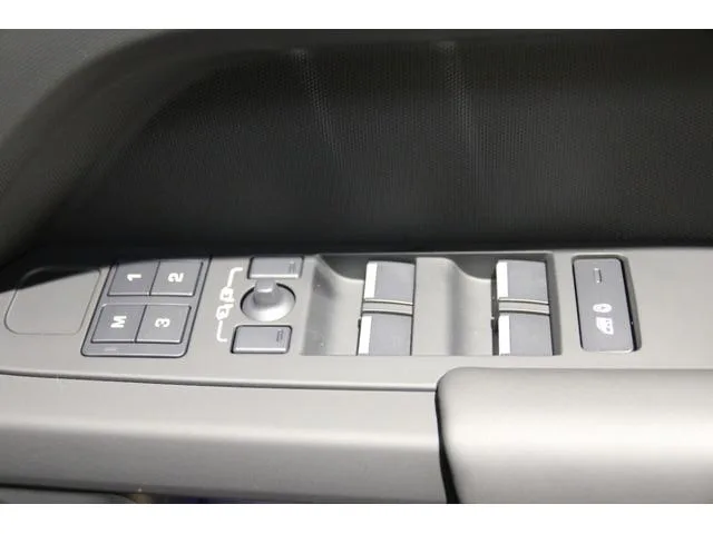 Land Rover Defender 110X-DYNAMIC HSE D350 2024 — миниатюра 4