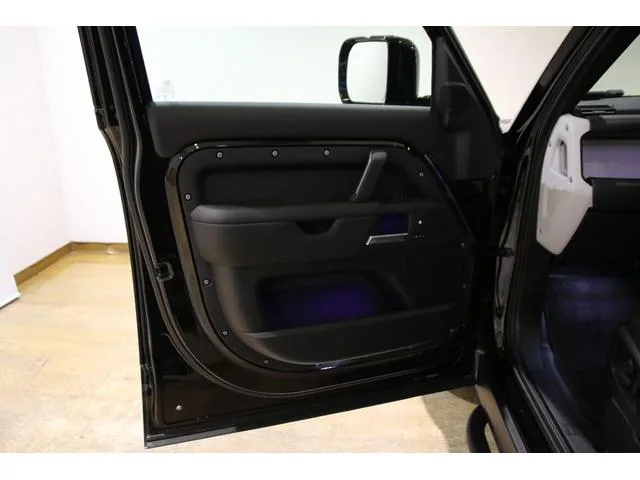 Land Rover Defender 110X-DYNAMIC HSE D350 2024 — миниатюра 5
