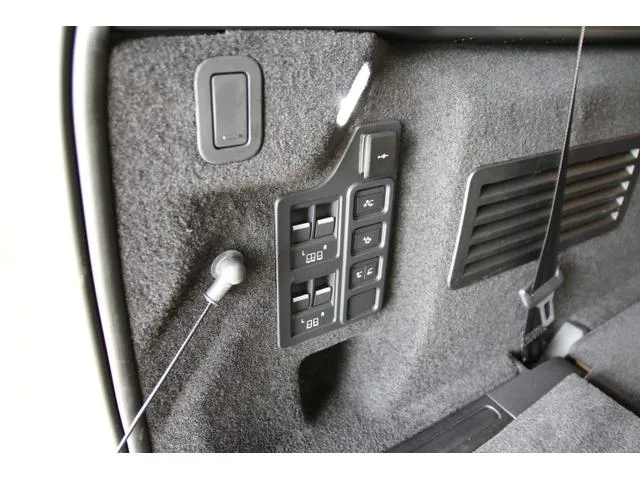 Land Rover Discovery METROPOLITAN EDITION D350 2025 — миниатюра 3
