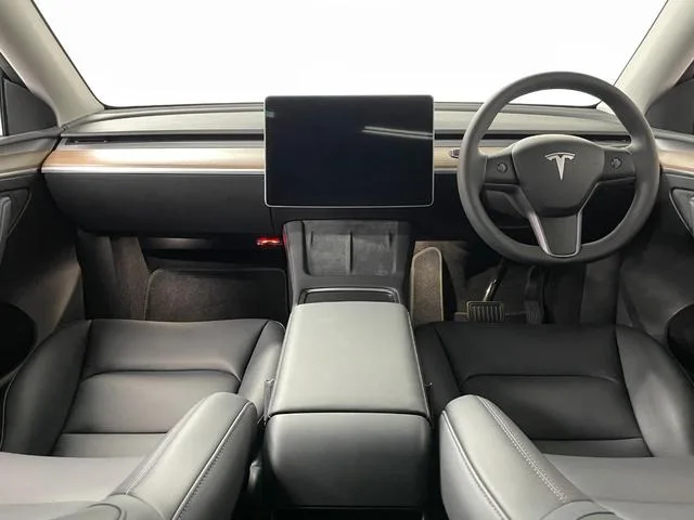 Tesla Model Y RWD 2024 — миниатюра 2