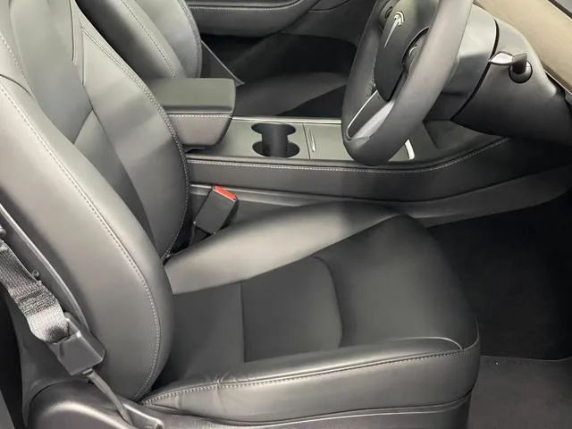 Tesla Model Y RWD 2024 — миниатюра 3