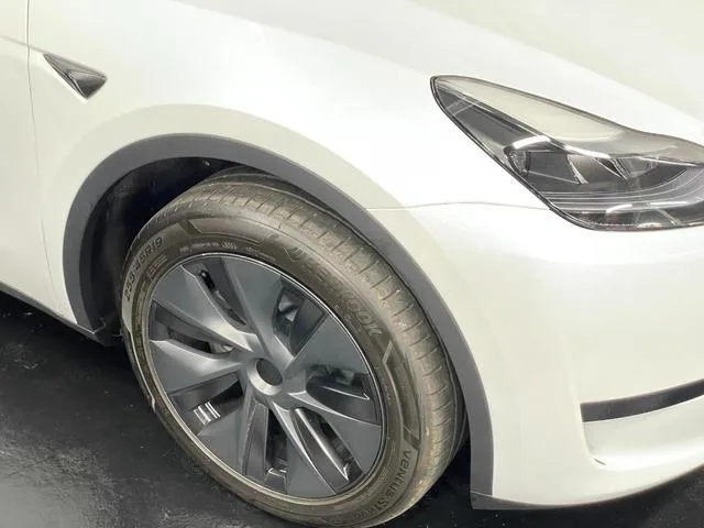 Tesla Model Y RWD 2024 — миниатюра 5