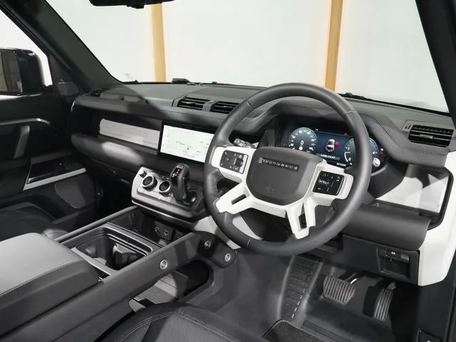 Land Rover Defender 90X-DYNAMIC SE D300 2024 — миниатюра 4