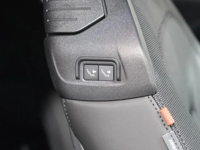 Land Rover Defender 90X-DYNAMIC SE D300 2024 — миниатюра 5