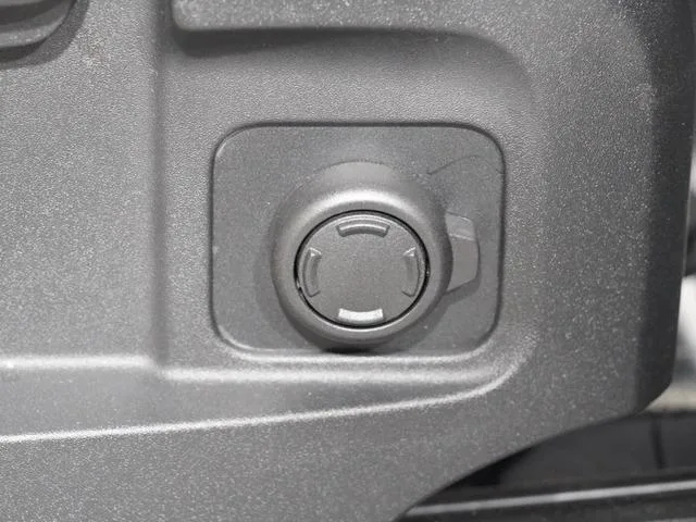 Land Rover Defender 90BASE GRADE P300 2023 — миниатюра 3