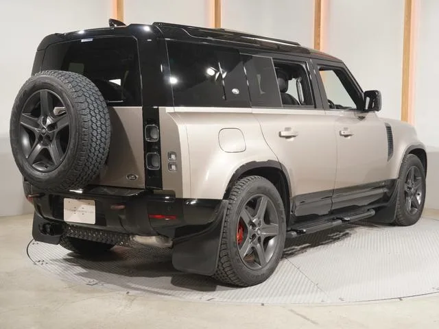 Land Rover Defender 110X D300 2023 — миниатюра 4