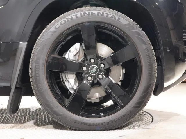 Land Rover Defender 110X-DYNAMIC HSE D350 2025 — миниатюра 3