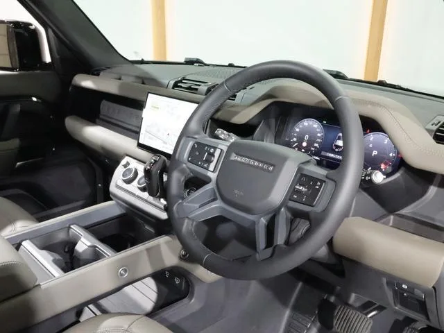Land Rover Defender 110X-DYNAMIC HSE D350 2025 — миниатюра 4