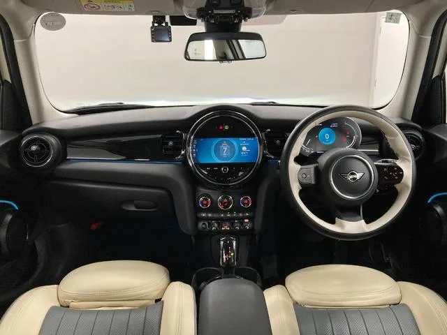 MINI MINI COOPER D PREMIUM PLUS PACKAGE CLASSIC TRIM 2023 — миниатюра 4