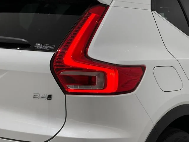 Volvo XC40 ULTIMATE B4 AWD 2022 — миниатюра 2