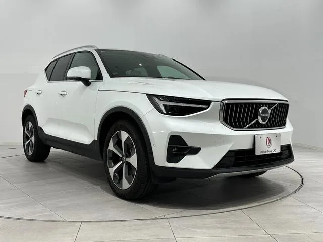 Volvo XC40 ULTIMATE B4 AWD 2022 — фото 1, купить с доставкой в Москву