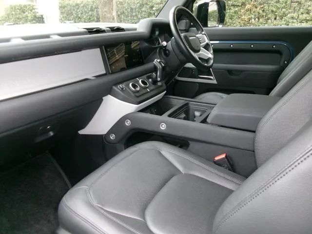 Land Rover Defender 90SE P300 2023 — миниатюра 2