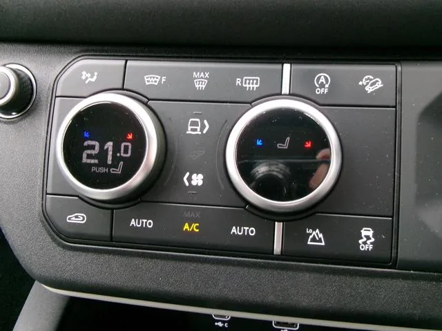 Land Rover Defender 90SE P300 2023 — миниатюра 3