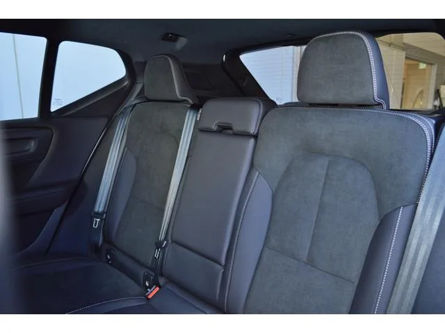 Volvo XC40 ULTRA B4 AWD DARK EDITION 2024 — миниатюра 4