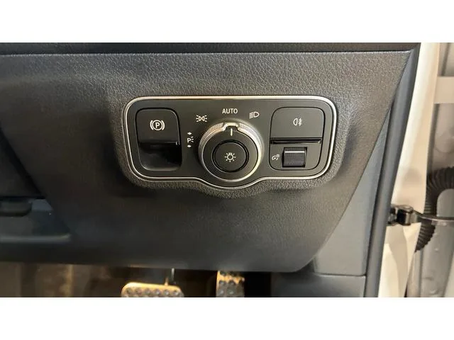 Mercedes-Benz GLB-Class GLB180 AMG LINE PACKAGE 2023 — миниатюра 2