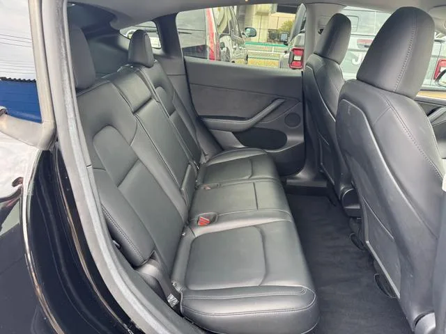 Tesla Model Y 2022 — миниатюра 3