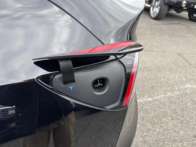 Tesla Model Y 2022 — миниатюра 5