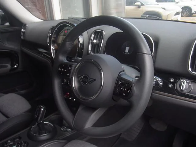 MINI MINI COOPER D CROSSOVER ALL4 PREMIUM PLUS PACKAGE CLASSIC TRIM 2023 — миниатюра 2