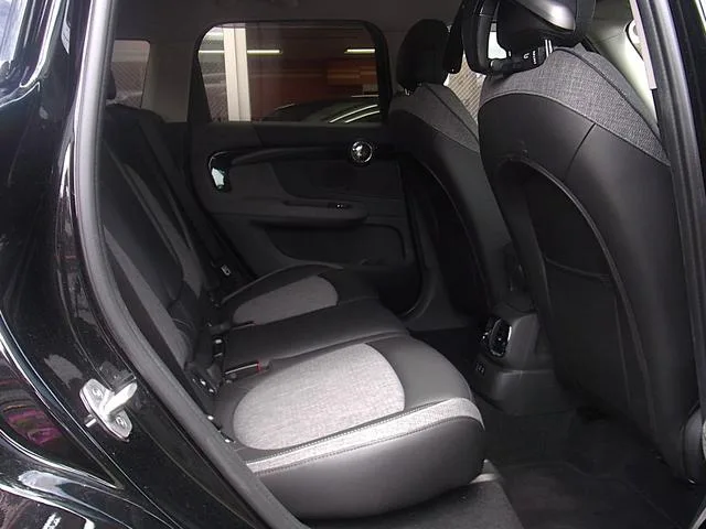 MINI MINI COOPER D CROSSOVER ALL4 PREMIUM PLUS PACKAGE CLASSIC TRIM 2023 — миниатюра 3