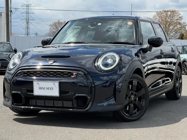 MINI MINI COOPER S CLASSIC TRIM 2023 — фото 1, купить с доставкой в Москву