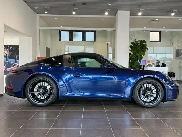 Porsche 911 911 TARGA 4 GTS 2025 — миниатюра 3
