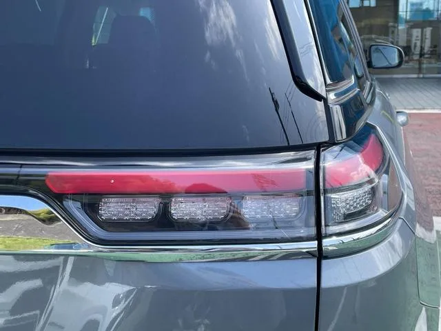 Chrysler Jeep JEEP COMMANDER LIMITED 2024 — миниатюра 5