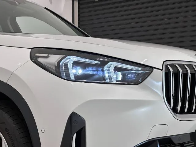BMW X1 X DRIVE 20I X LINE 2023 — миниатюра 3