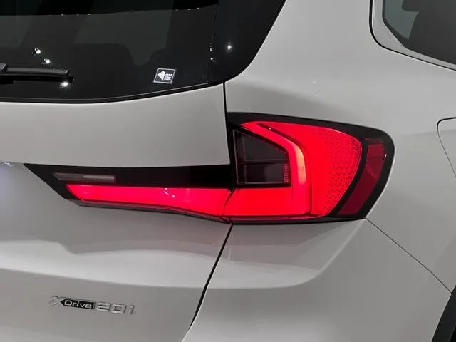 BMW X1 X DRIVE 20I X LINE 2023 — миниатюра 4