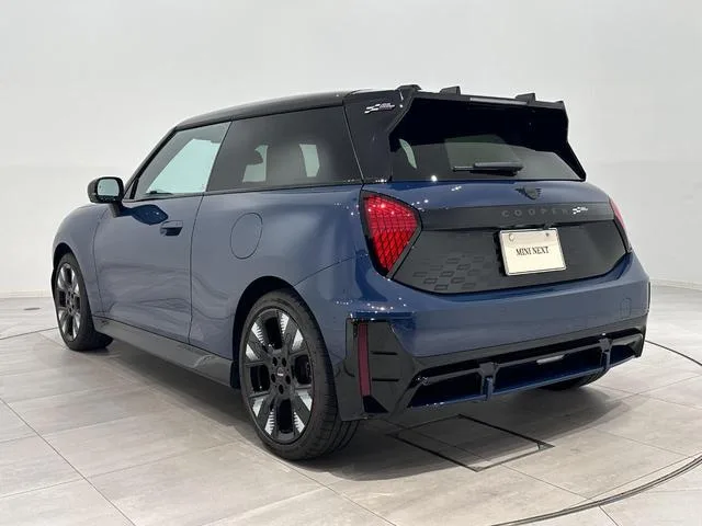 MINI MINI JOHN COOPER WORKS E JOHN COOPER WORKS TRIM 2025 — миниатюра 4