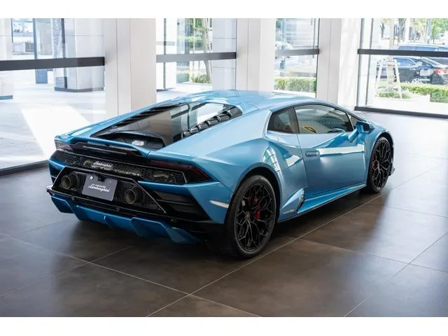 Lamborghini Huracan 2022 — миниатюра 3