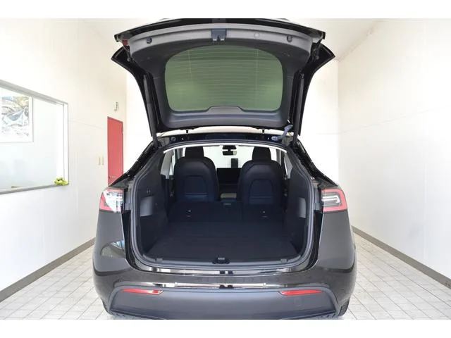 Tesla Model Y DUAL MOTOR AWD LONG RANGE 2023 — миниатюра 4