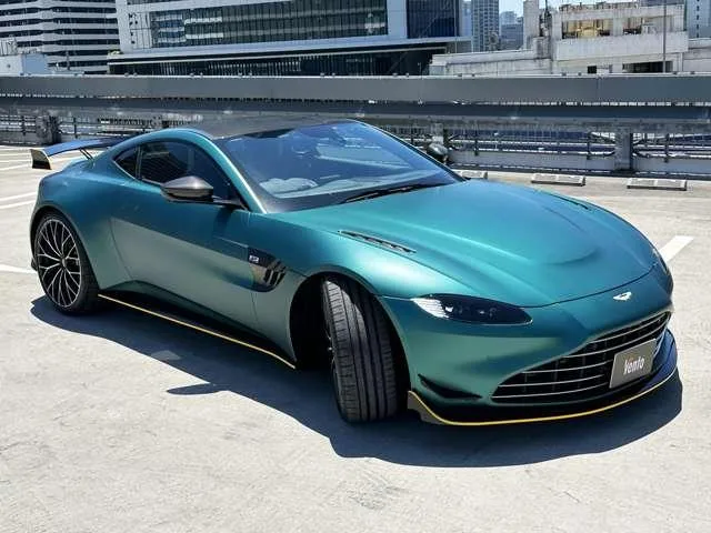 Aston Martin Vantage 2022 — миниатюра 2