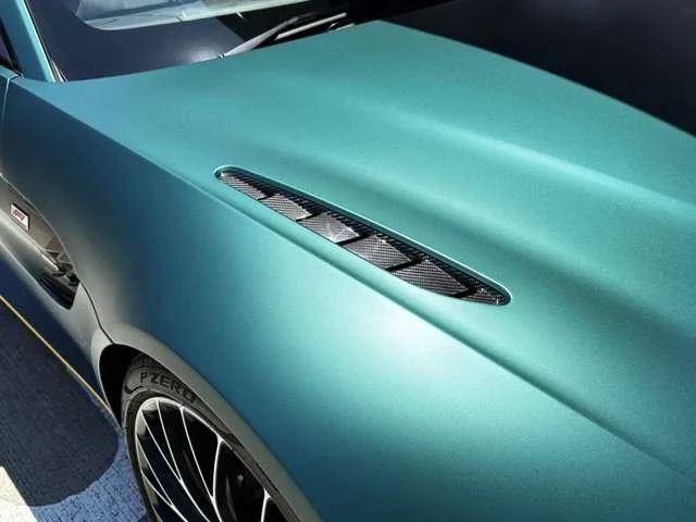 Aston Martin Vantage 2022 — миниатюра 3