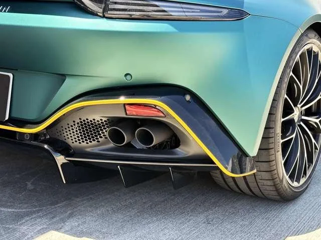 Aston Martin Vantage 2022 — миниатюра 4
