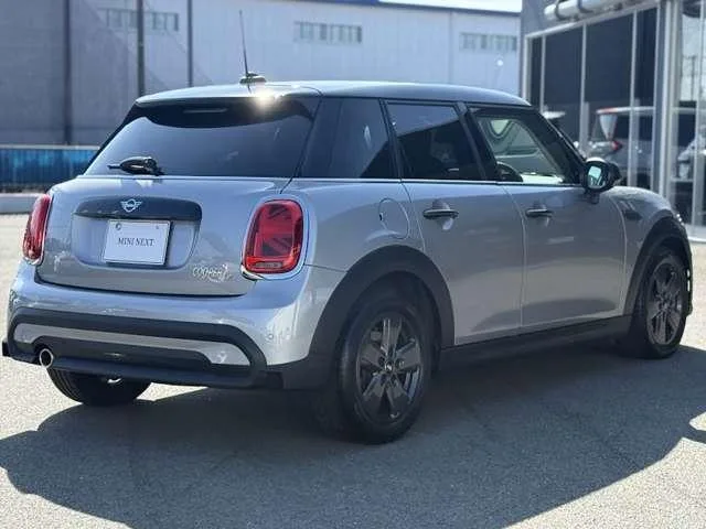 MINI MINI COOPER D PREMIUM PLUS PACKAGE CLASSIC TRIM 2023 — миниатюра 4