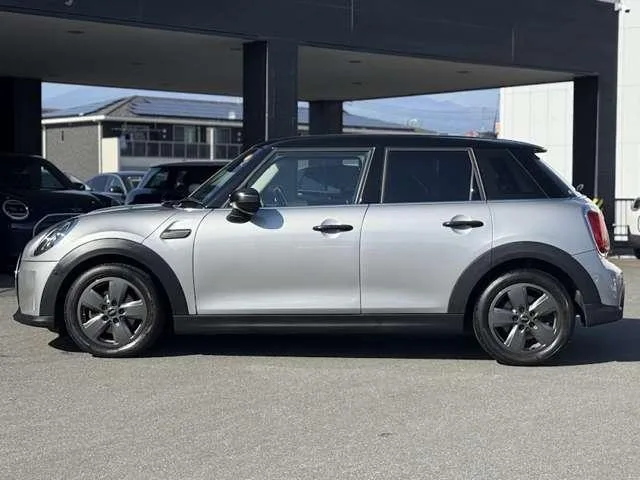 MINI MINI COOPER D PREMIUM PLUS PACKAGE CLASSIC TRIM 2023 — миниатюра 5