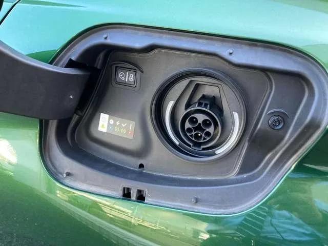 Peugeot 308 GT PLUG-IN HYBRID 2025 — миниатюра 3