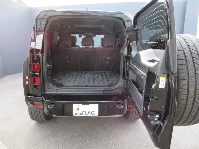 Land Rover Defender 110X-DYNAMIC HSE D300 2023 — миниатюра 2