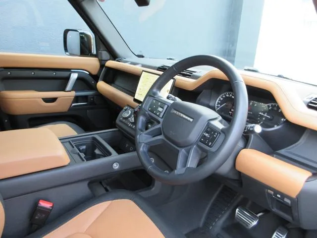 Land Rover Defender 110X-DYNAMIC HSE D300 2023 — миниатюра 4