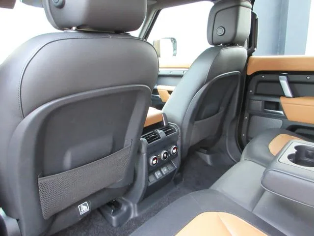 Land Rover Defender 110X-DYNAMIC HSE D300 2023 — миниатюра 5