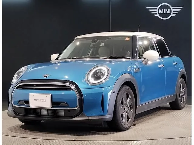 MINI MINI COOPER D PREMIUM PLUS PACKAGE CLASSIC TRIM 2023 — фото 1, купить с доставкой в Москву